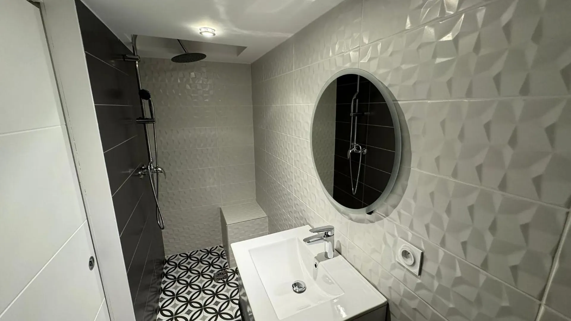 Twenty Fort Studio With Pool Lyon Villeurbanne France